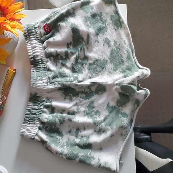 Dickies Green Tie-Dye Pyjama Shorts - Picture 2 of 8